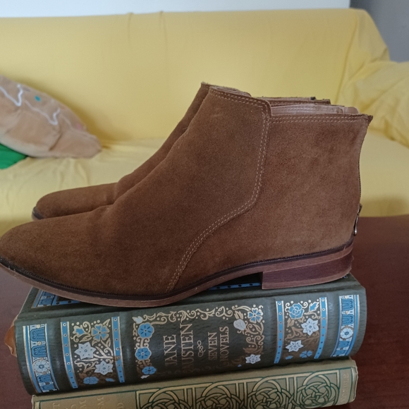 Brown suede ankle length Lord and taylor's women's boots - Picture 4 of 4